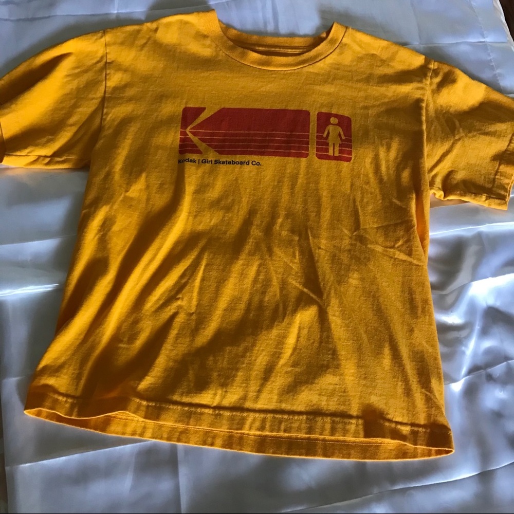 ✨~Mustard Yellow graphic t-shirt~✨